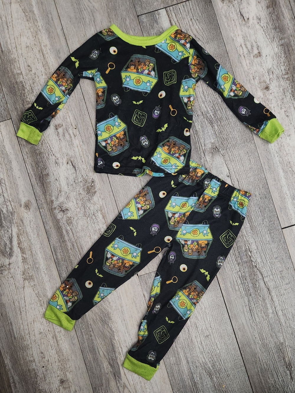 Kids Scooby Doo Halloween Mystery Van Pajama Set in Black and Lime